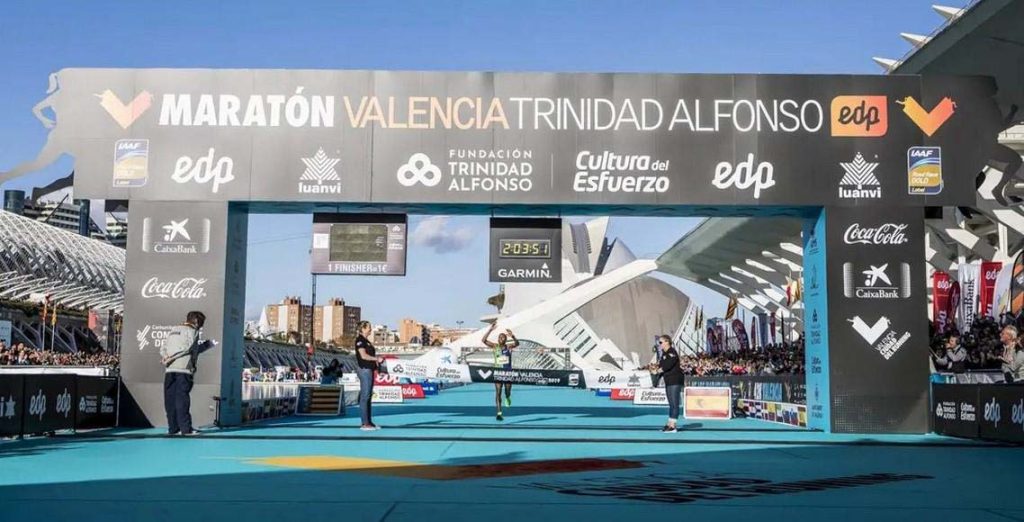 Un coureur, le gagnant du marathon de Valence