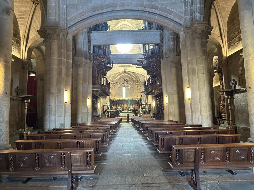 L'intérieur de la cathédrale de Compostelle