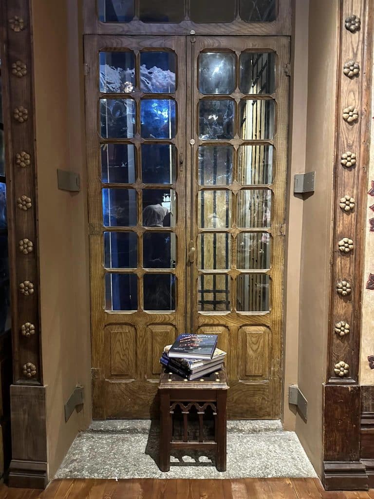 Devant la librairie - Compostelle