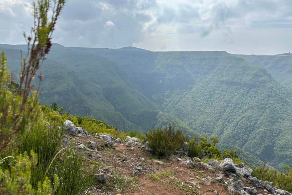 La vue des montagnes sur l'Ile de Madère
